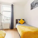 2 Min Walk Etihad Stadium & Coop Arena - 3Br, Free Parking