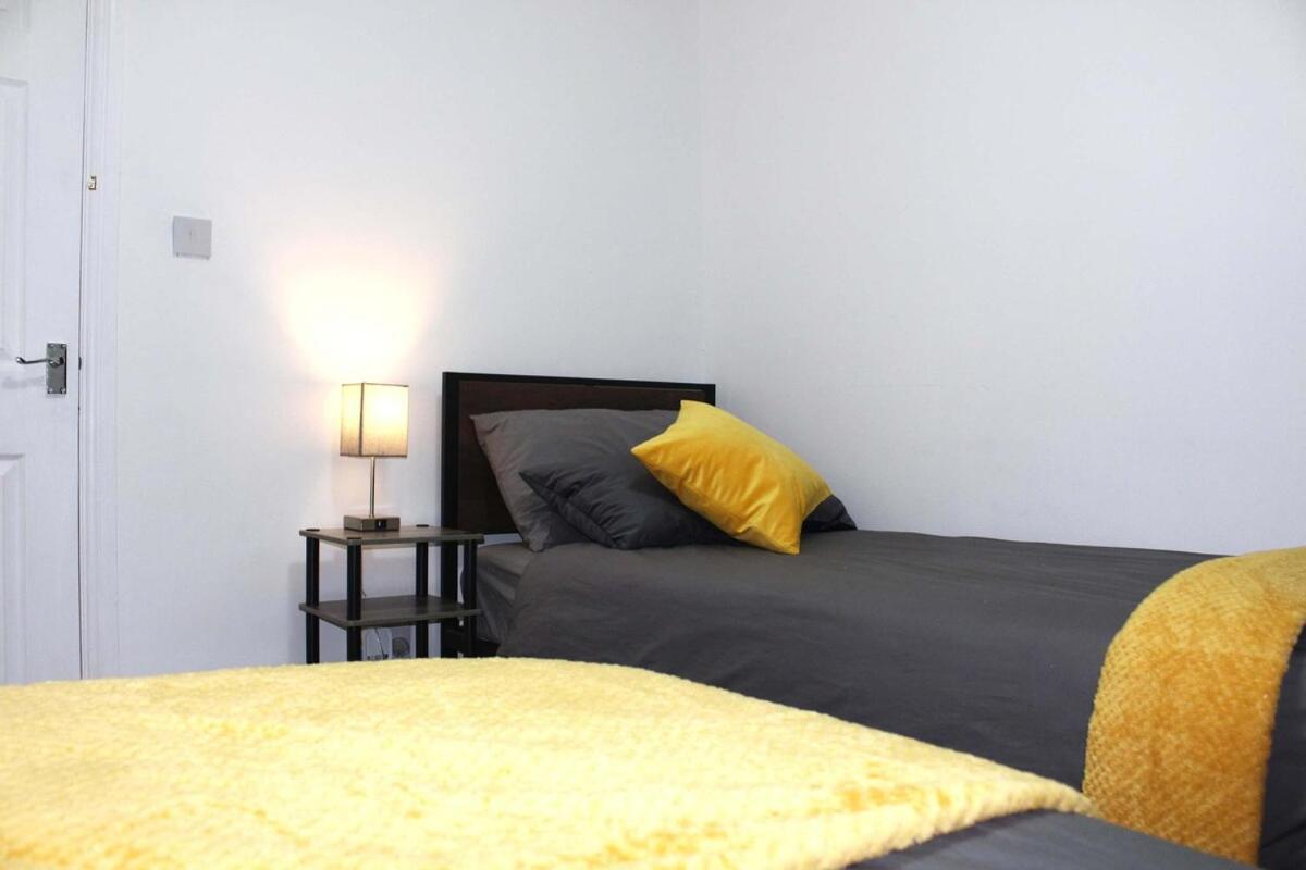 Apartment 2 Min Walk Etihad Stadium & Coop Arena - 3br, Free Parking